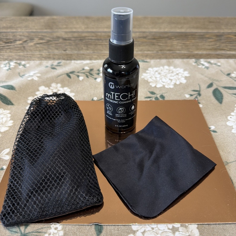 mTech Electronic Cleaning Kit W/ Spray Bottle & Cloth [Travel Size] Screen